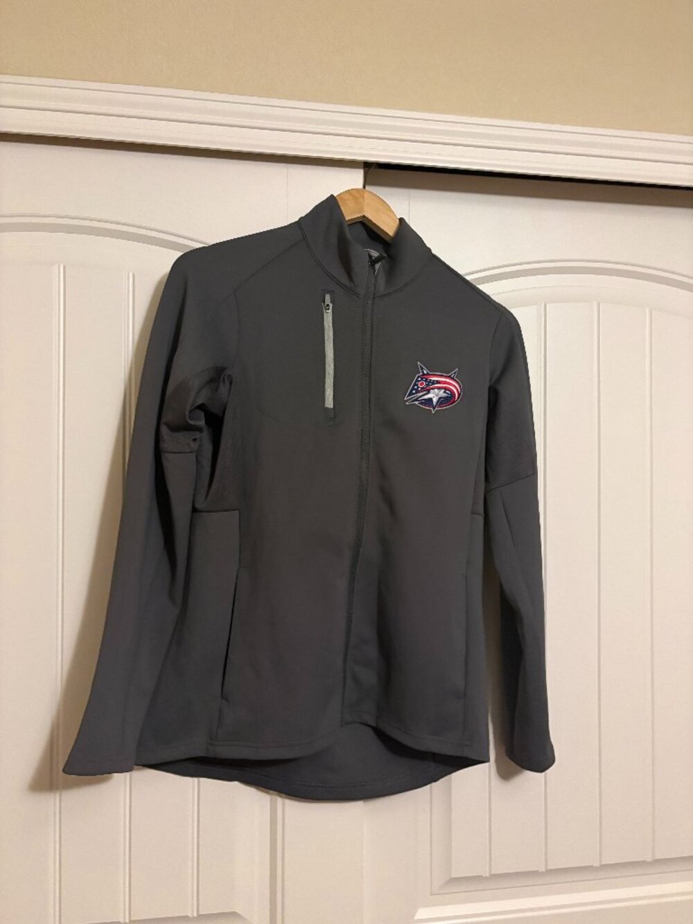 Columbus Blue Jackets Pivot Full-Zip Jacket Antigua Womens Medium Gray Pockets